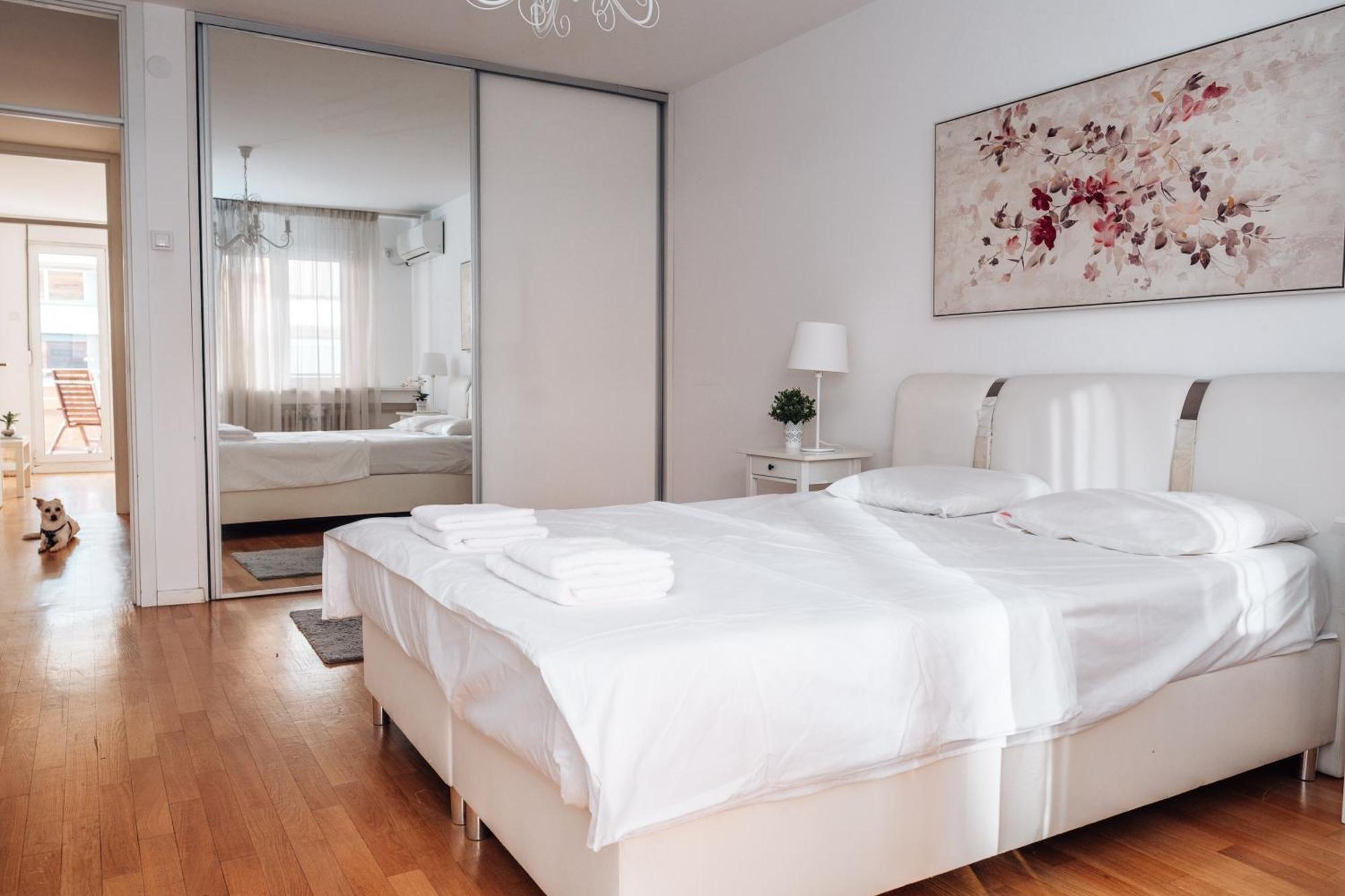 Crown Central Three Bedroom Apartment เบลเกรด ภายนอก รูปภาพ