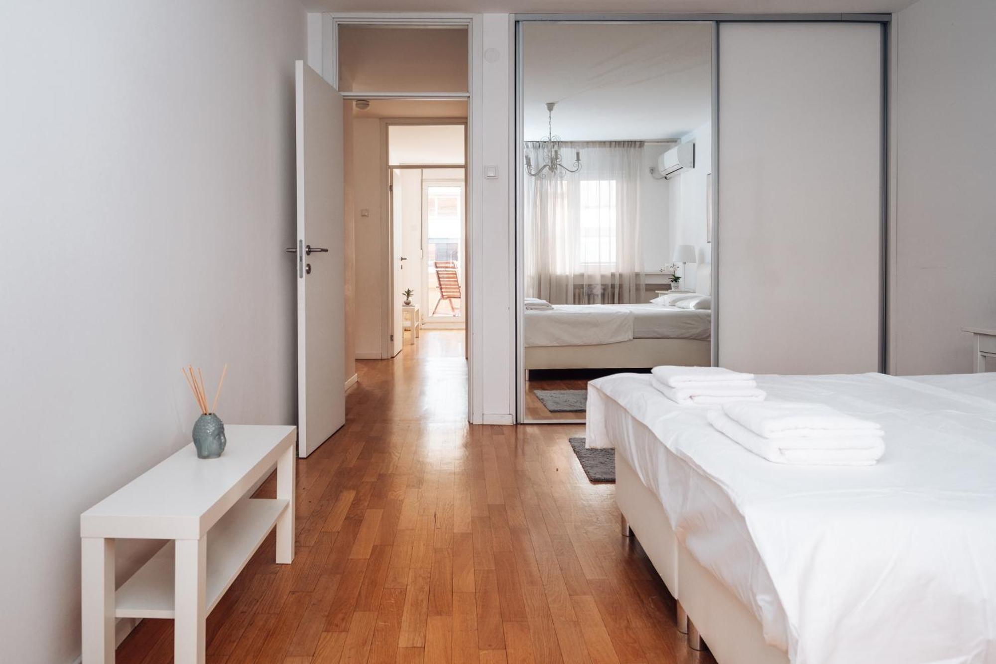 Crown Central Three Bedroom Apartment เบลเกรด ภายนอก รูปภาพ
