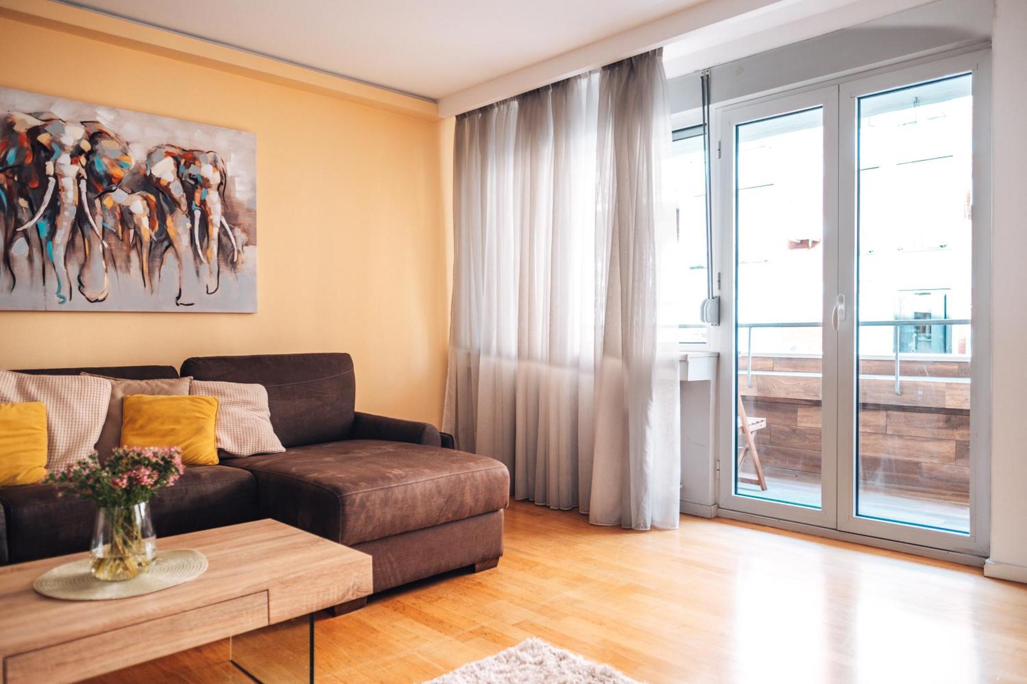 Crown Central Three Bedroom Apartment เบลเกรด ภายนอก รูปภาพ