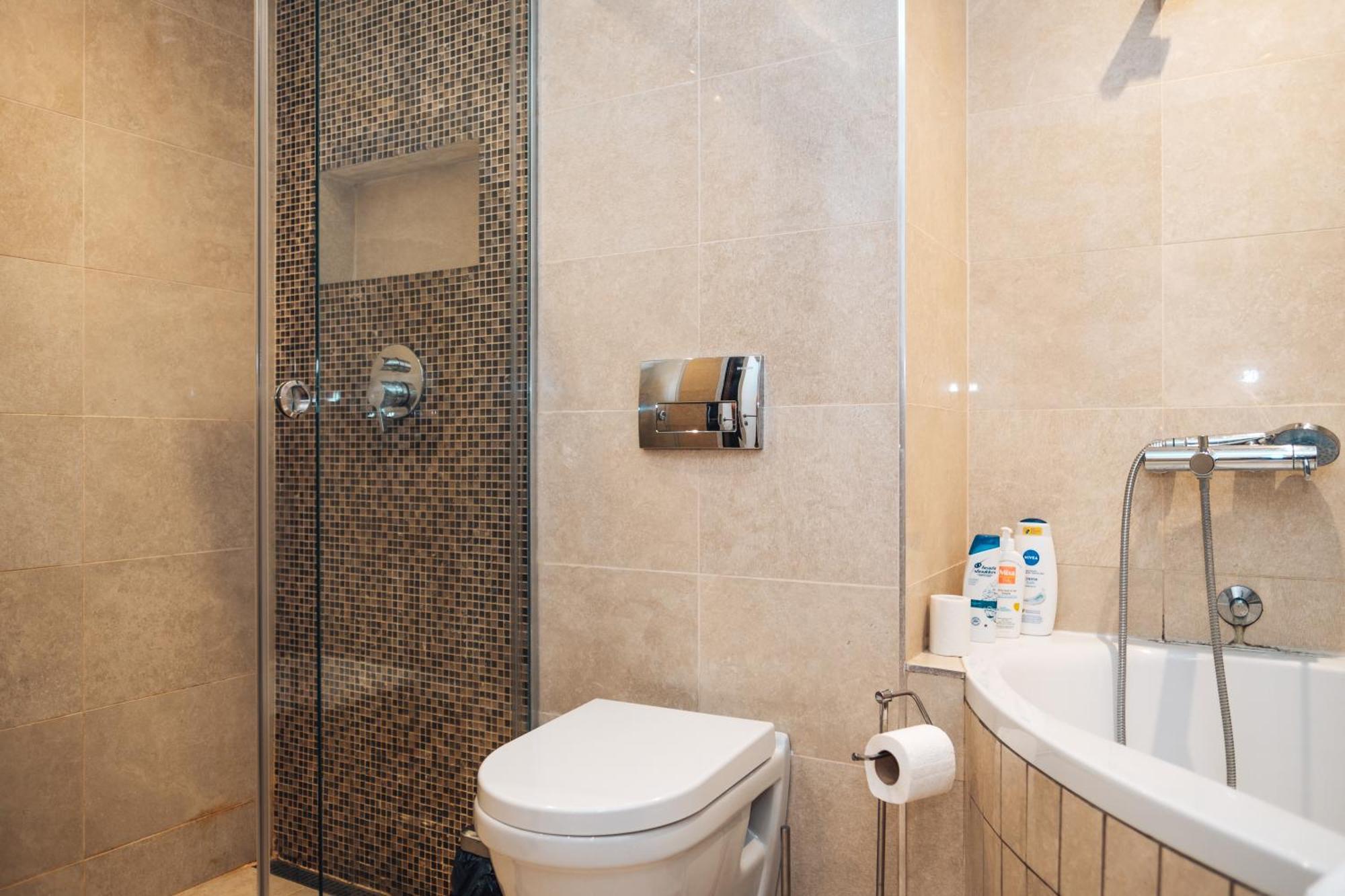 Crown Central Three Bedroom Apartment เบลเกรด ภายนอก รูปภาพ